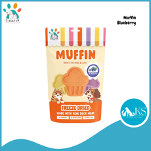 Load image into Gallery viewer, Singapaw Freeze Dried Muffin Treats for Cats &amp; Dogs In Carrot Cheese Cranberry Blueberry