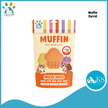 Load image into Gallery viewer, Singapaw Freeze Dried Muffin Treats for Cats &amp; Dogs In Carrot Cheese Cranberry Blueberry