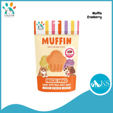 Load image into Gallery viewer, Singapaw Freeze Dried Muffin Treats for Cats &amp; Dogs In Carrot Cheese Cranberry Blueberry